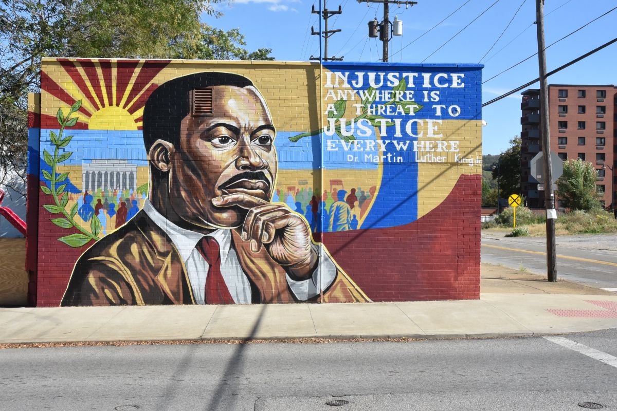 Familiar artist brings King's message to Steubenville mural